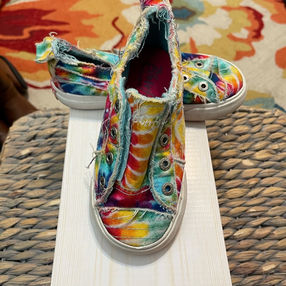 Sz 11 Blowfish Tye Dye Tieless Sneakers